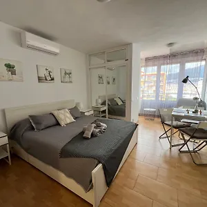 https://holiday-apartment-edificio-iris-benalmadena.1costadelsol.com